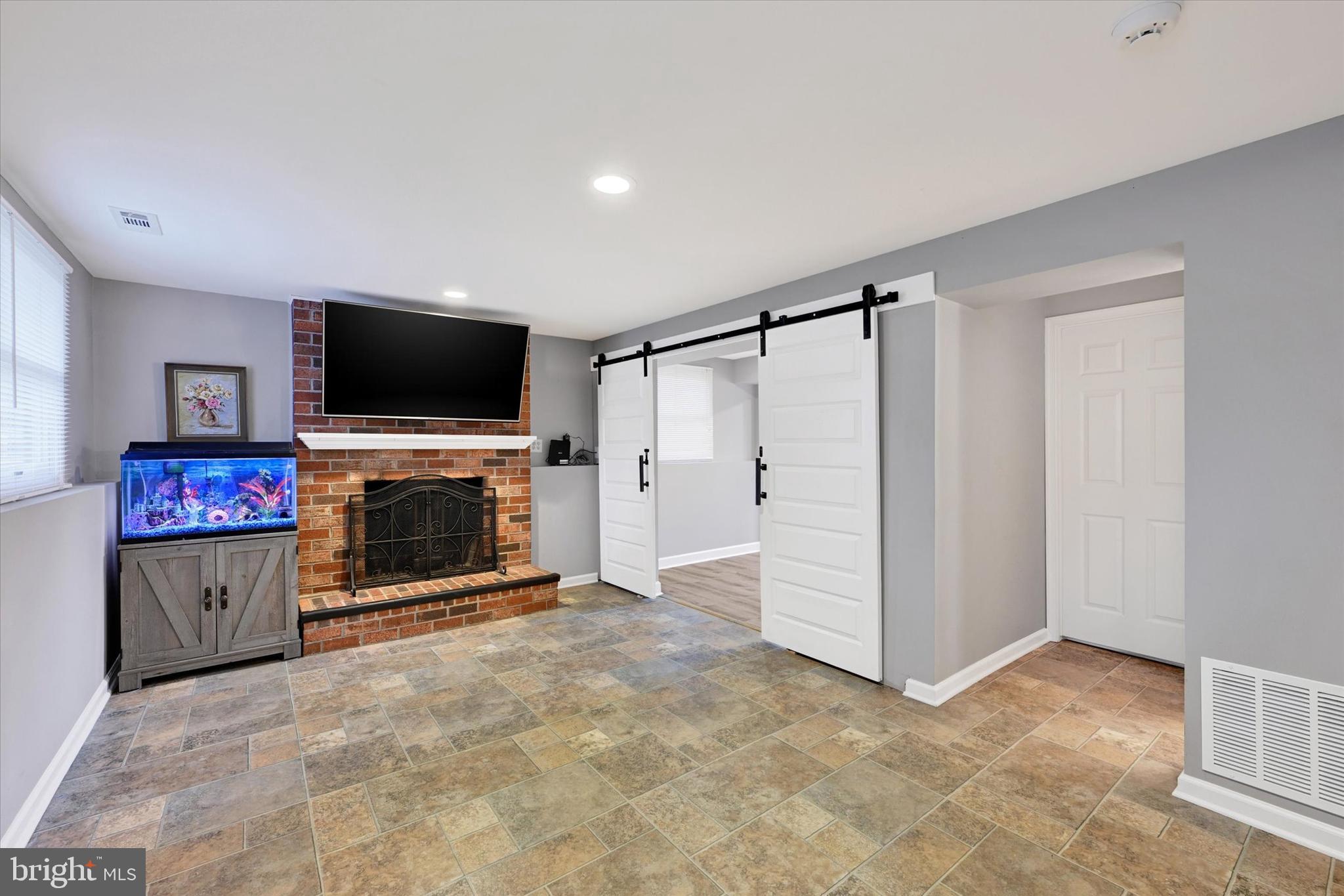 7946 FLAGWALK TERRACE