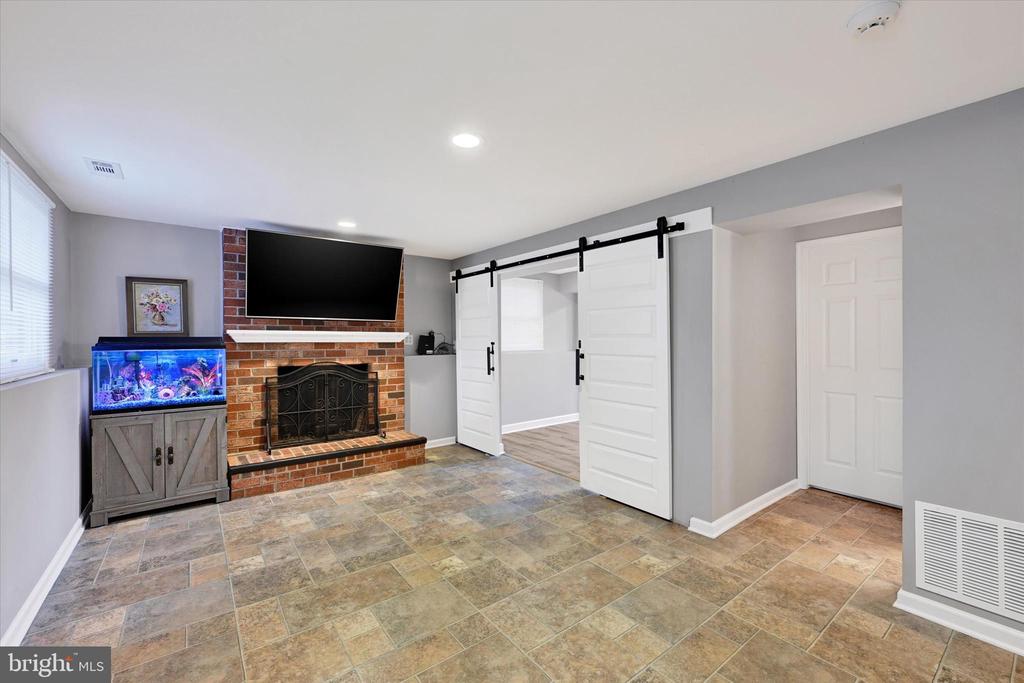 7946 FLAGWALK TERRACE
