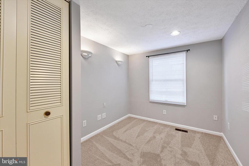 7946 FLAGWALK TERRACE