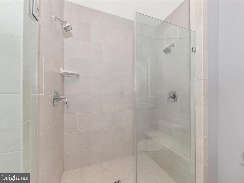 833 ROCKWELL AVENUE 833