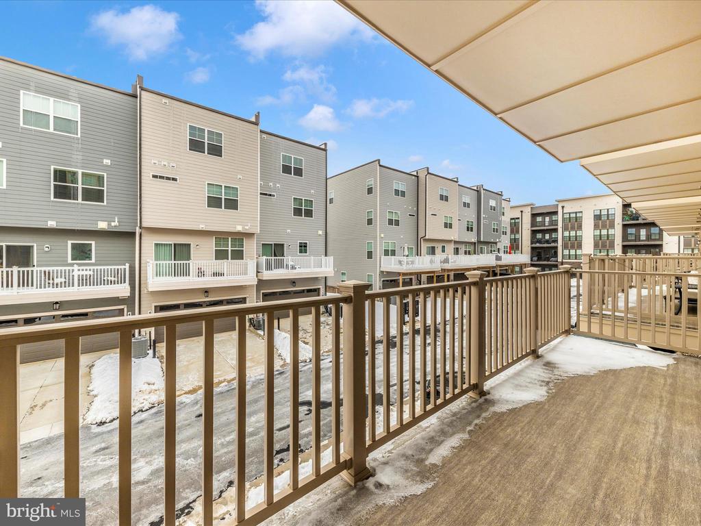 833 ROCKWELL AVENUE 833