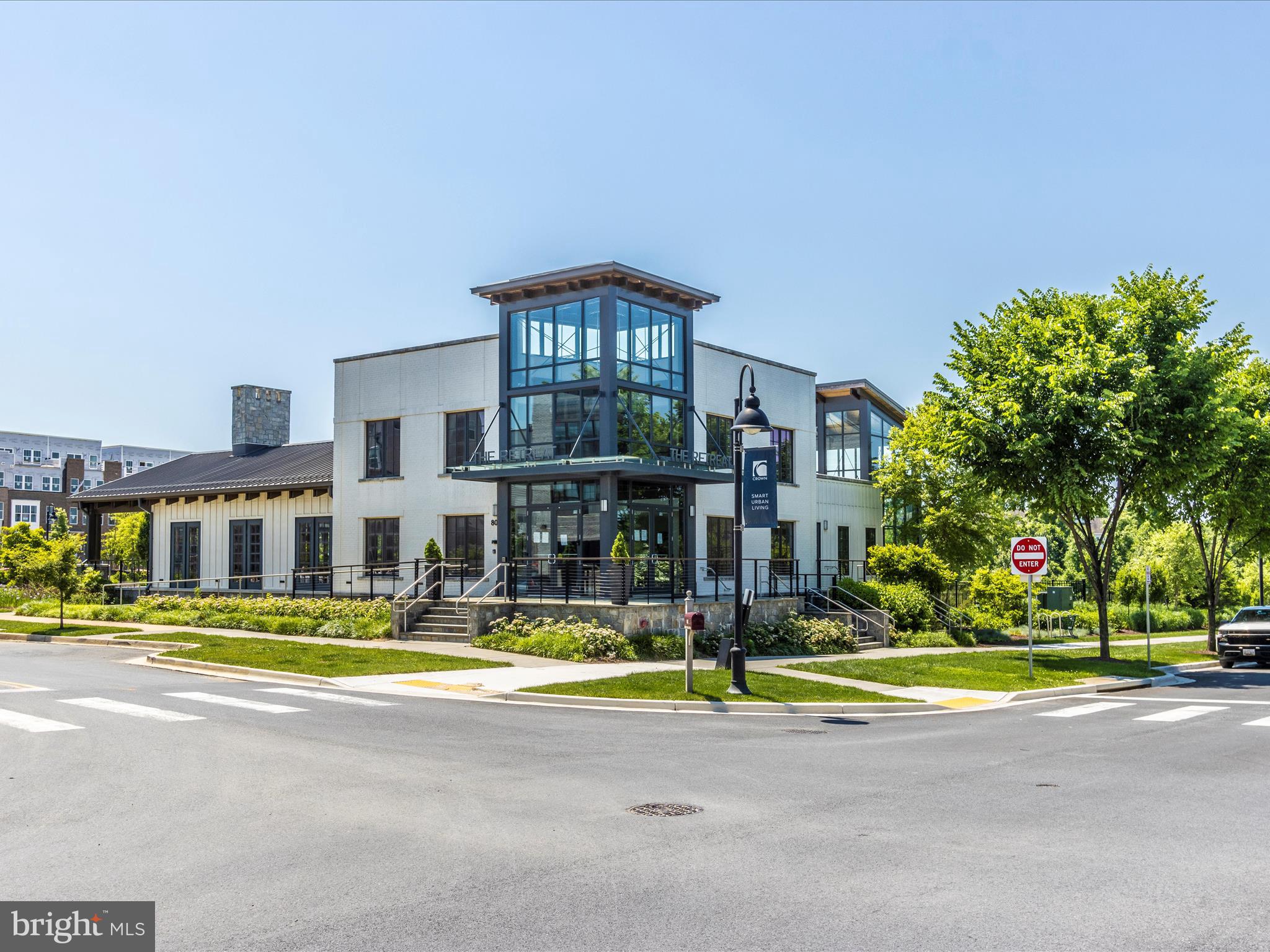 833 ROCKWELL AVENUE 833