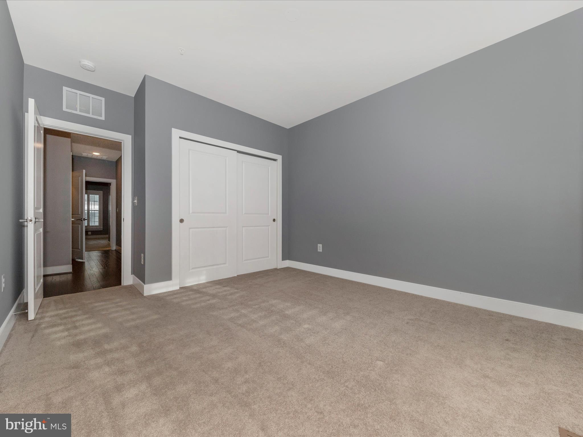 833 ROCKWELL AVENUE 833