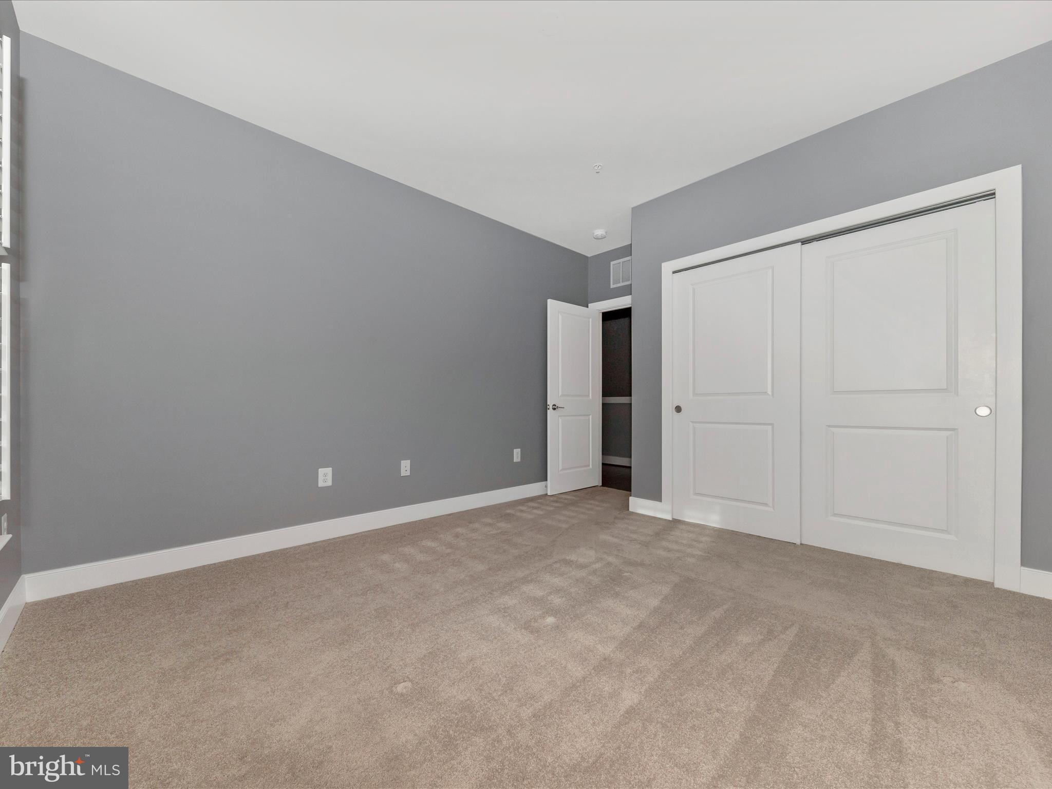 833 ROCKWELL AVENUE 833