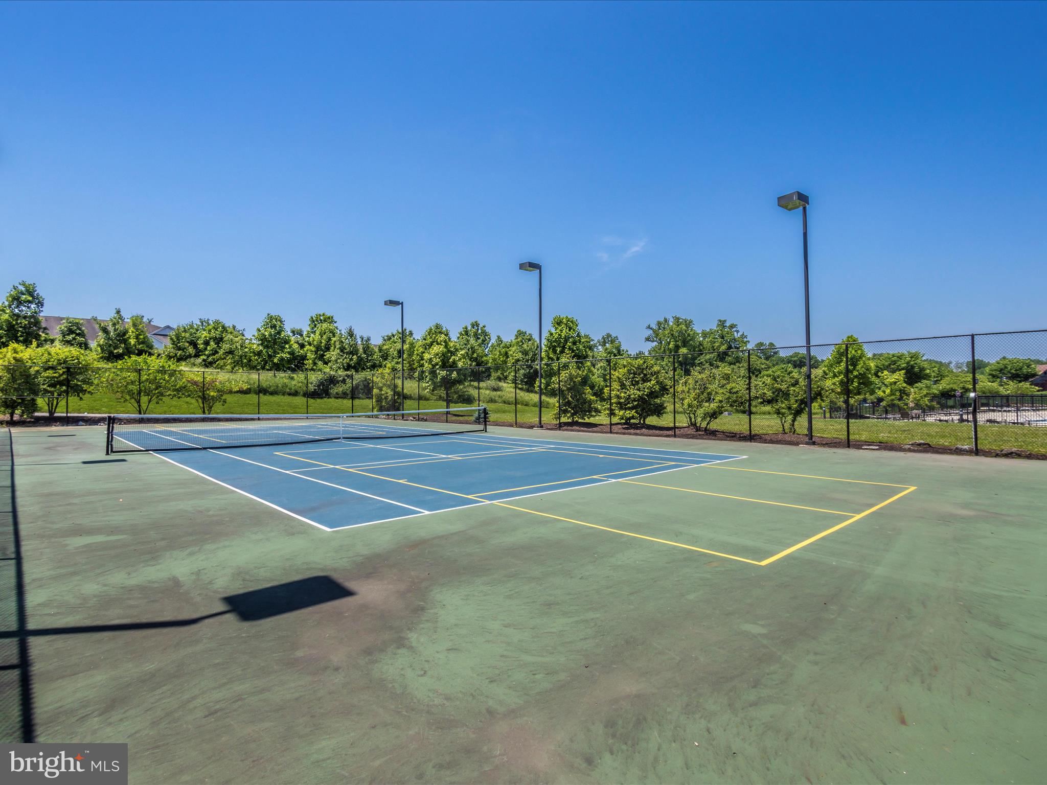 833 ROCKWELL AVENUE 833