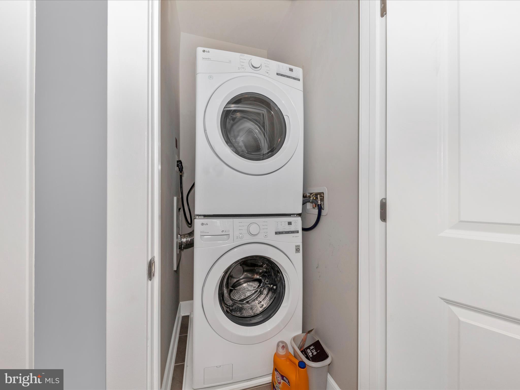 833 ROCKWELL AVENUE 833