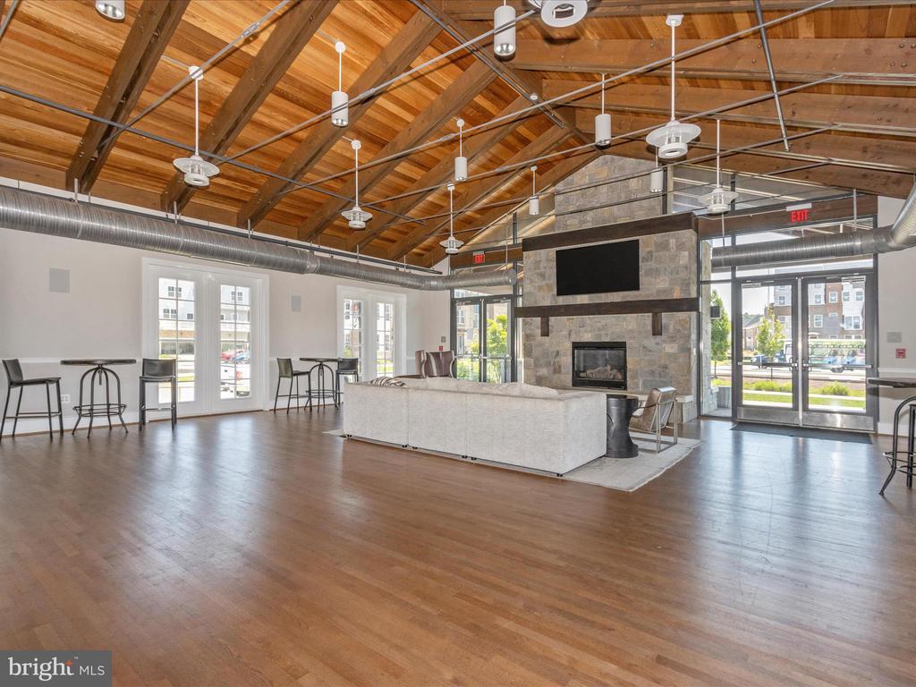 833 ROCKWELL AVENUE 833