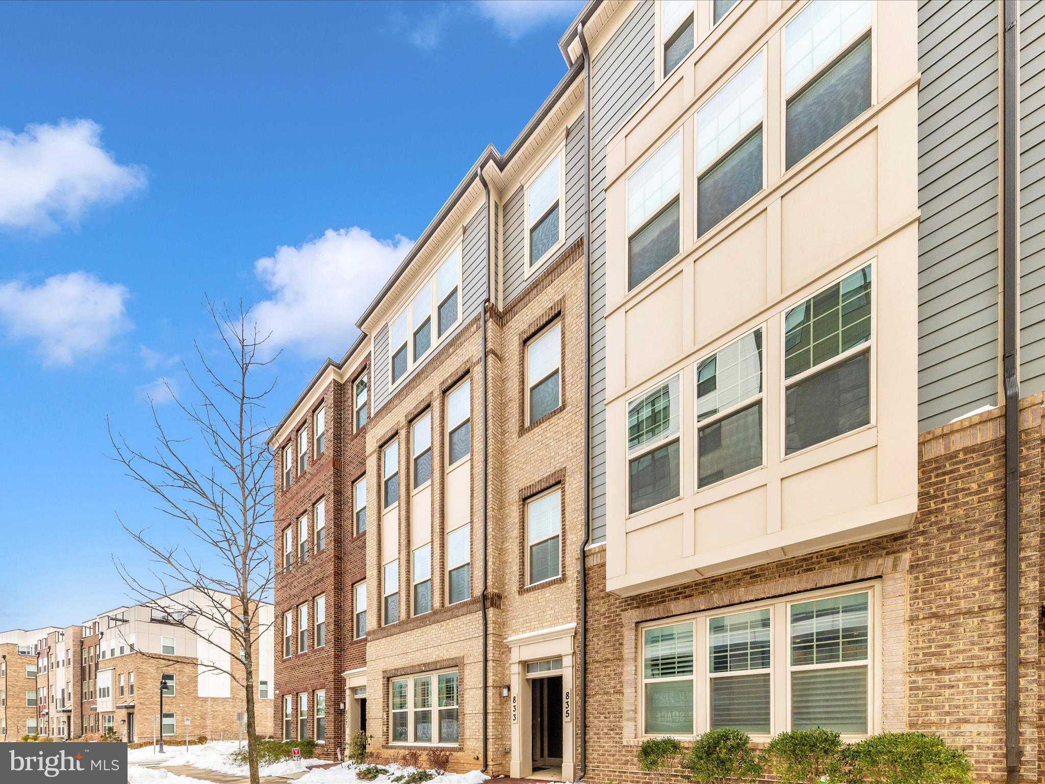 833 ROCKWELL AVENUE 833