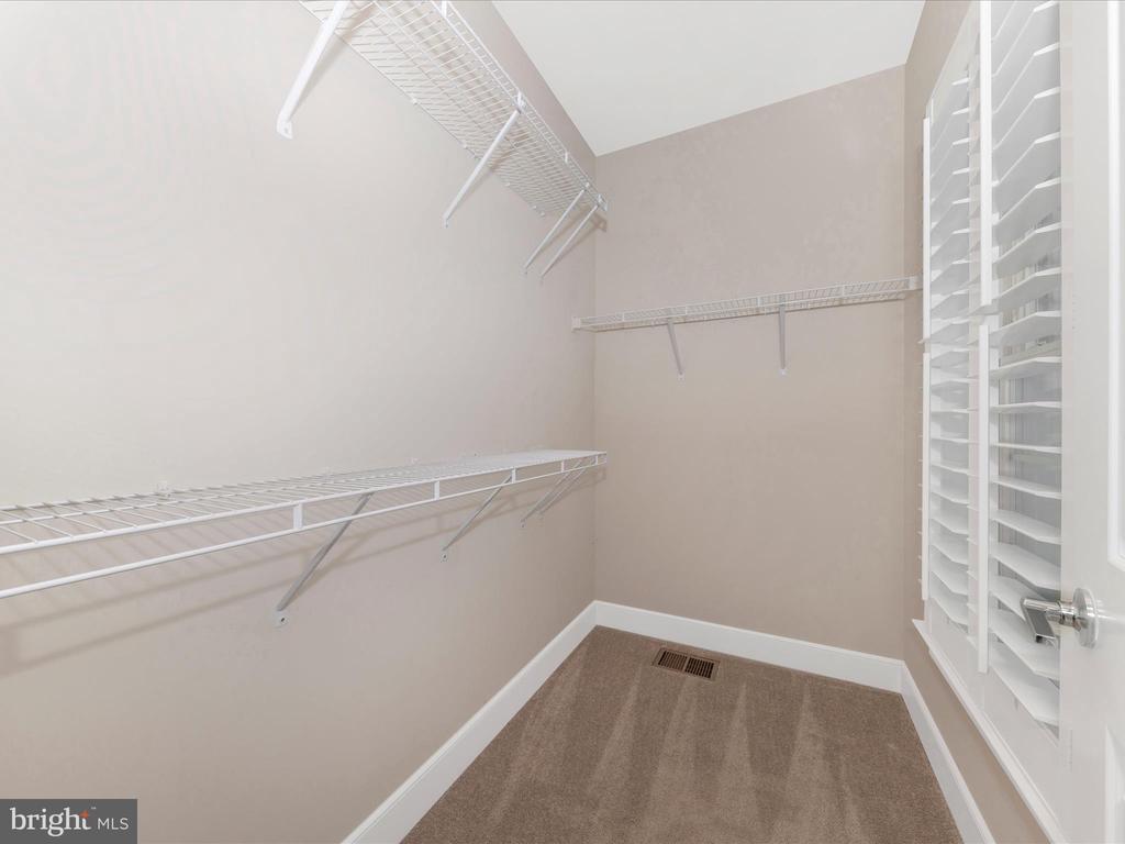 833 ROCKWELL AVENUE 833
