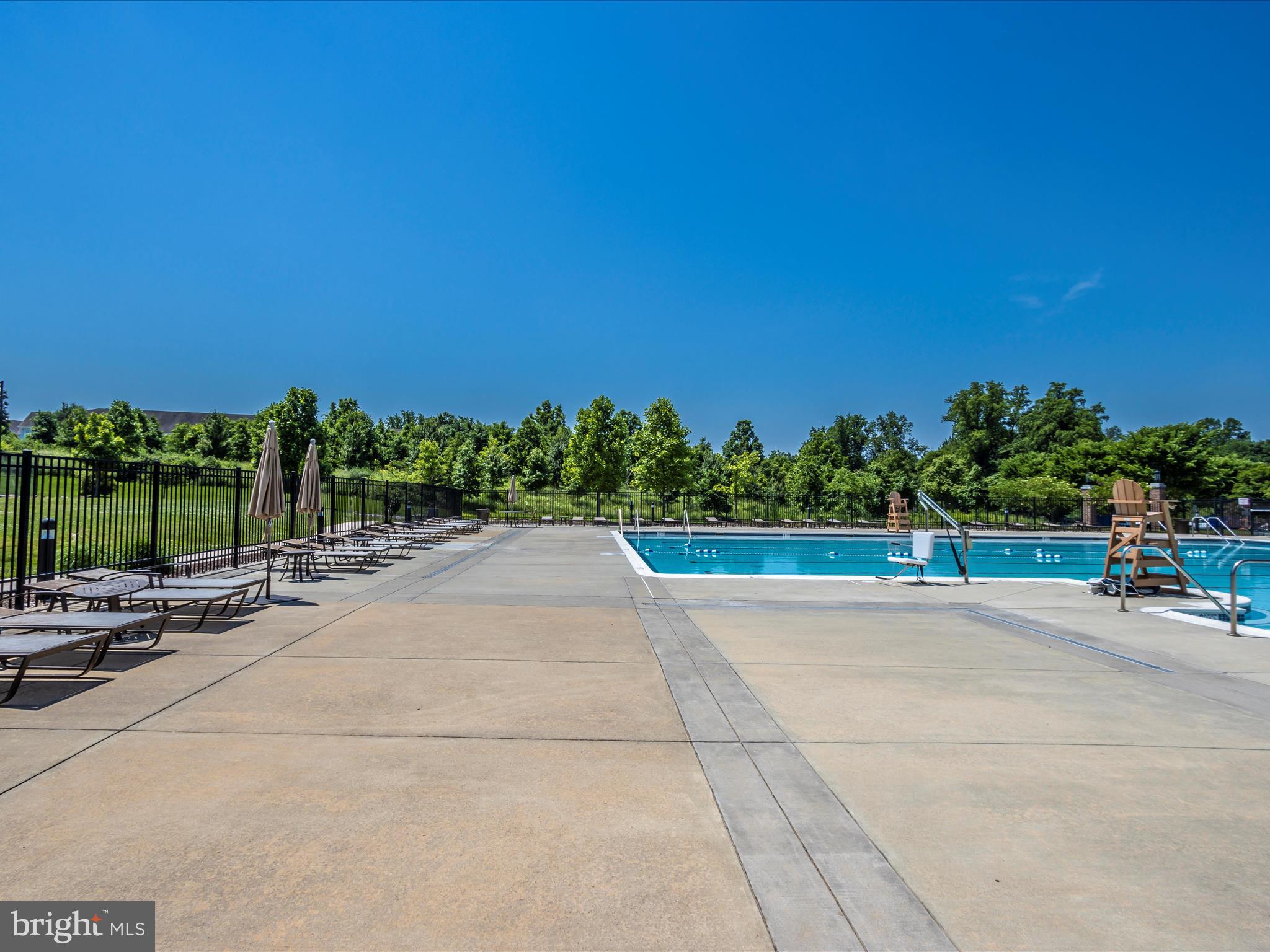 833 ROCKWELL AVENUE 833