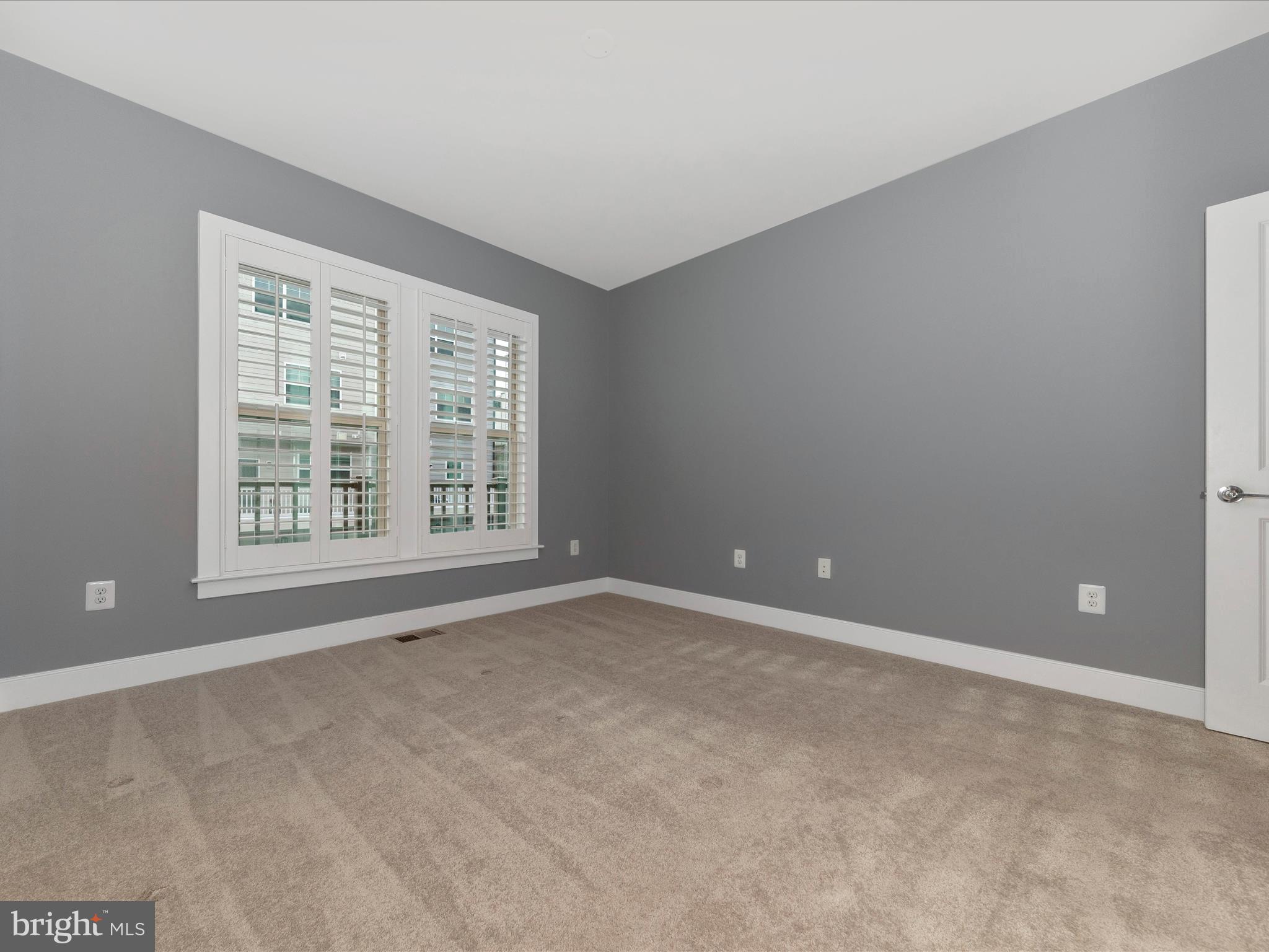 833 ROCKWELL AVENUE 833