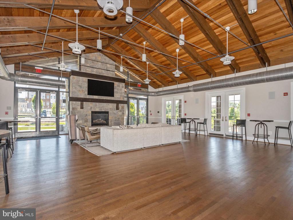 833 ROCKWELL AVENUE 833