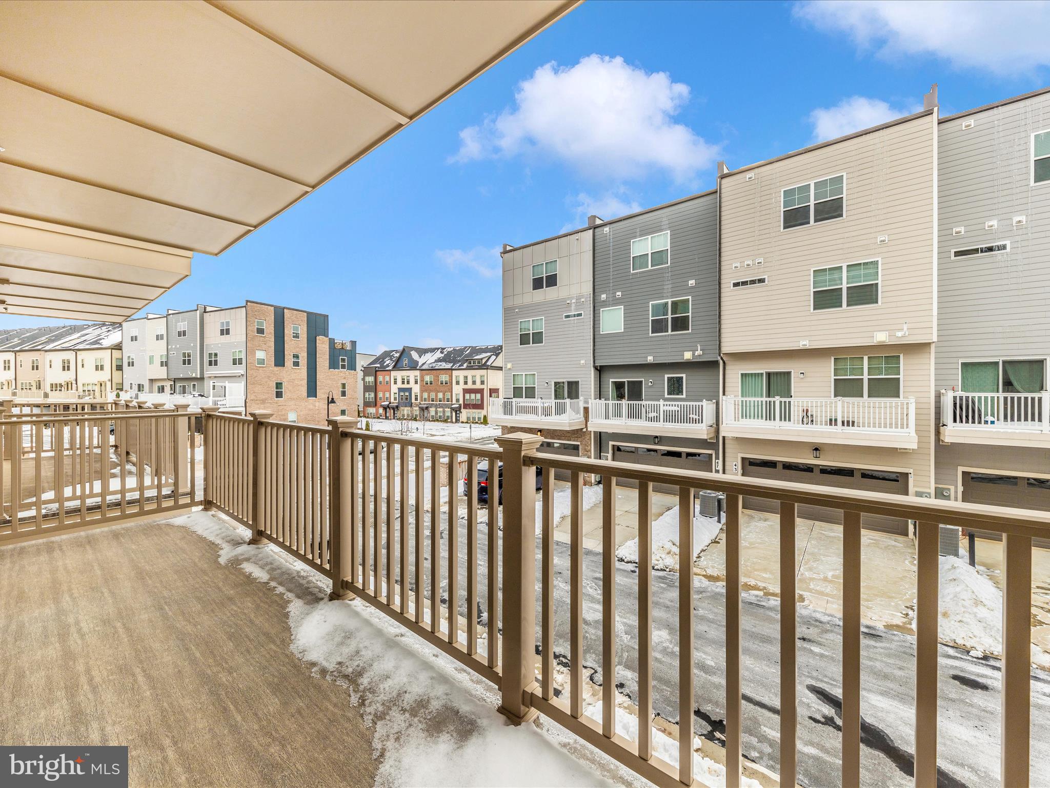 833 ROCKWELL AVENUE 833