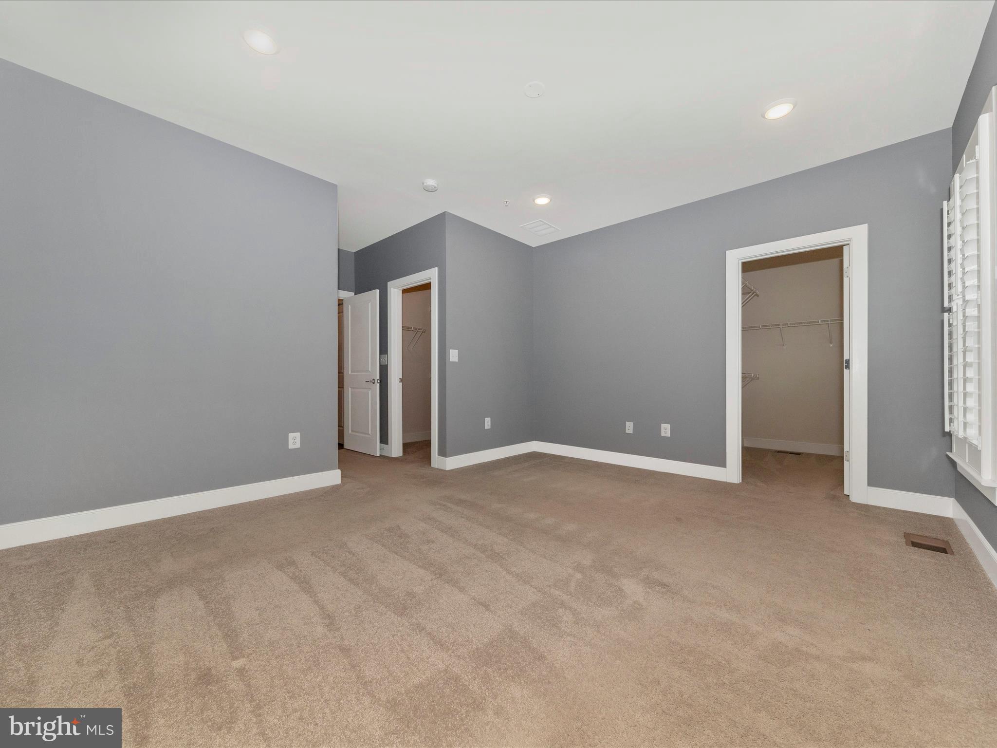 833 ROCKWELL AVENUE 833