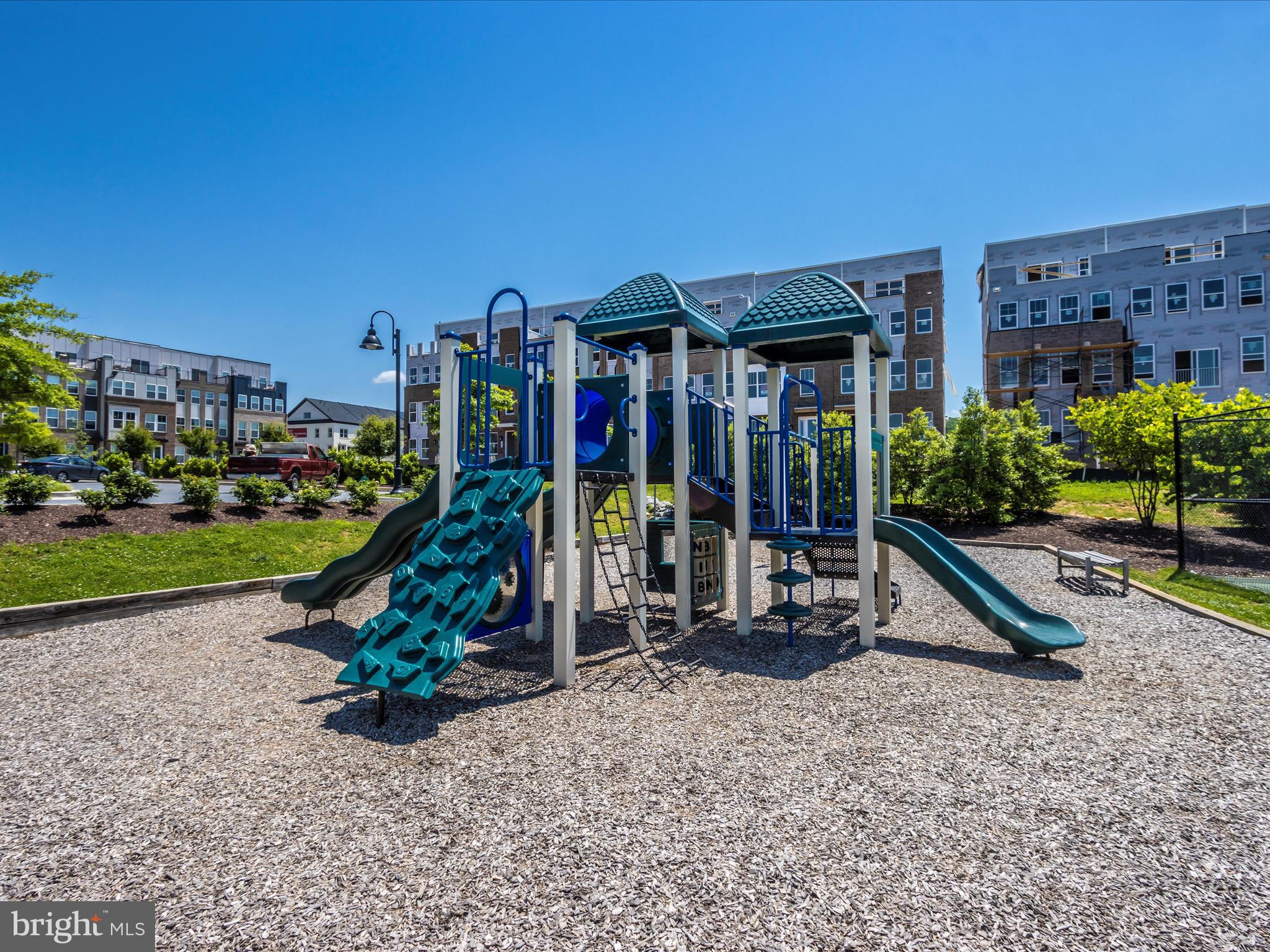 833 ROCKWELL AVENUE 833