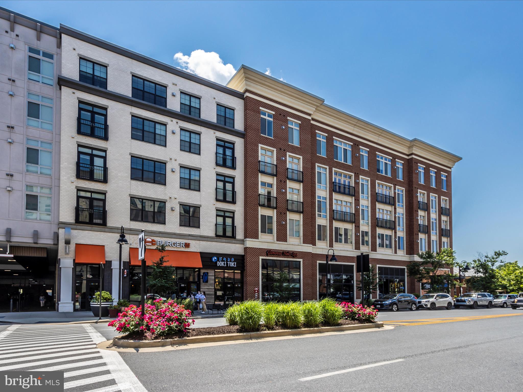 833 ROCKWELL AVENUE 833