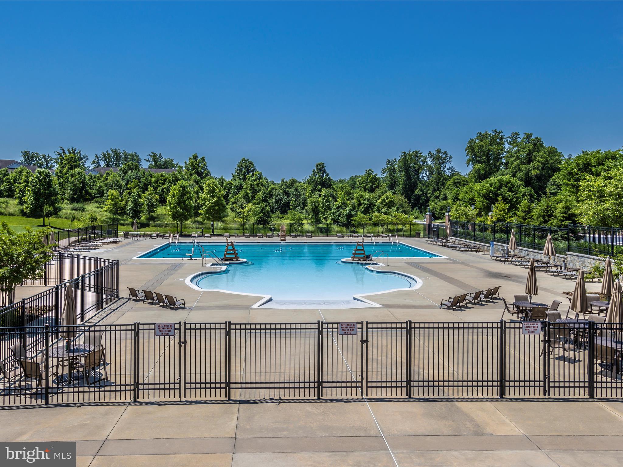 833 ROCKWELL AVENUE 833