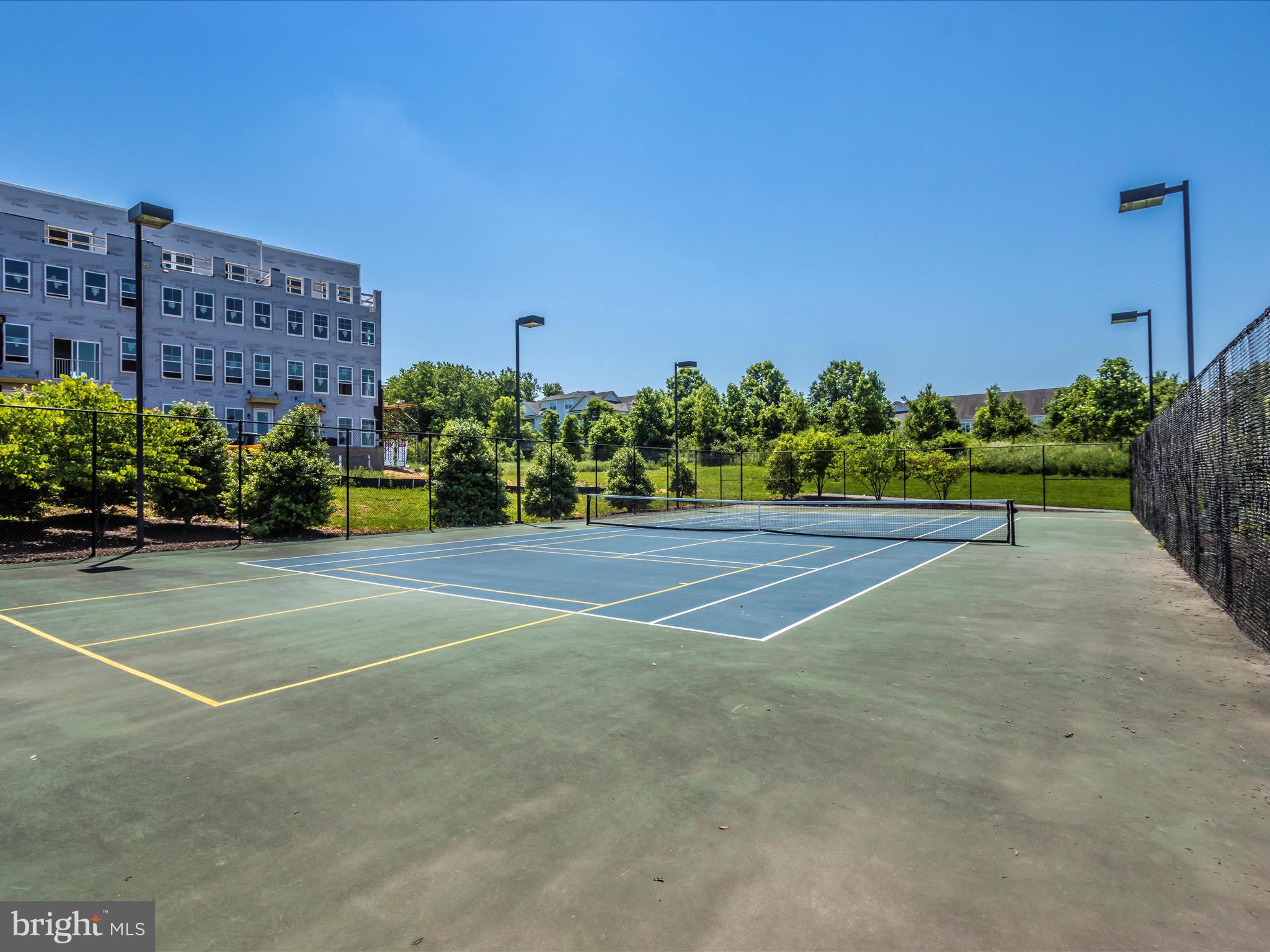 833 ROCKWELL AVENUE 833