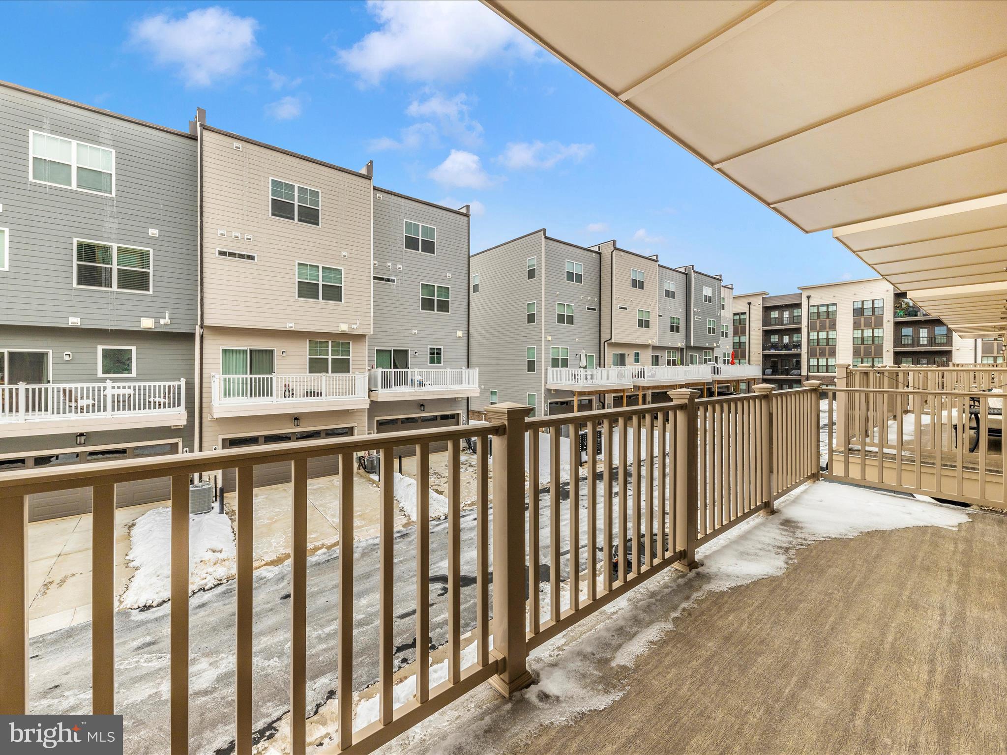 833 ROCKWELL AVENUE 833