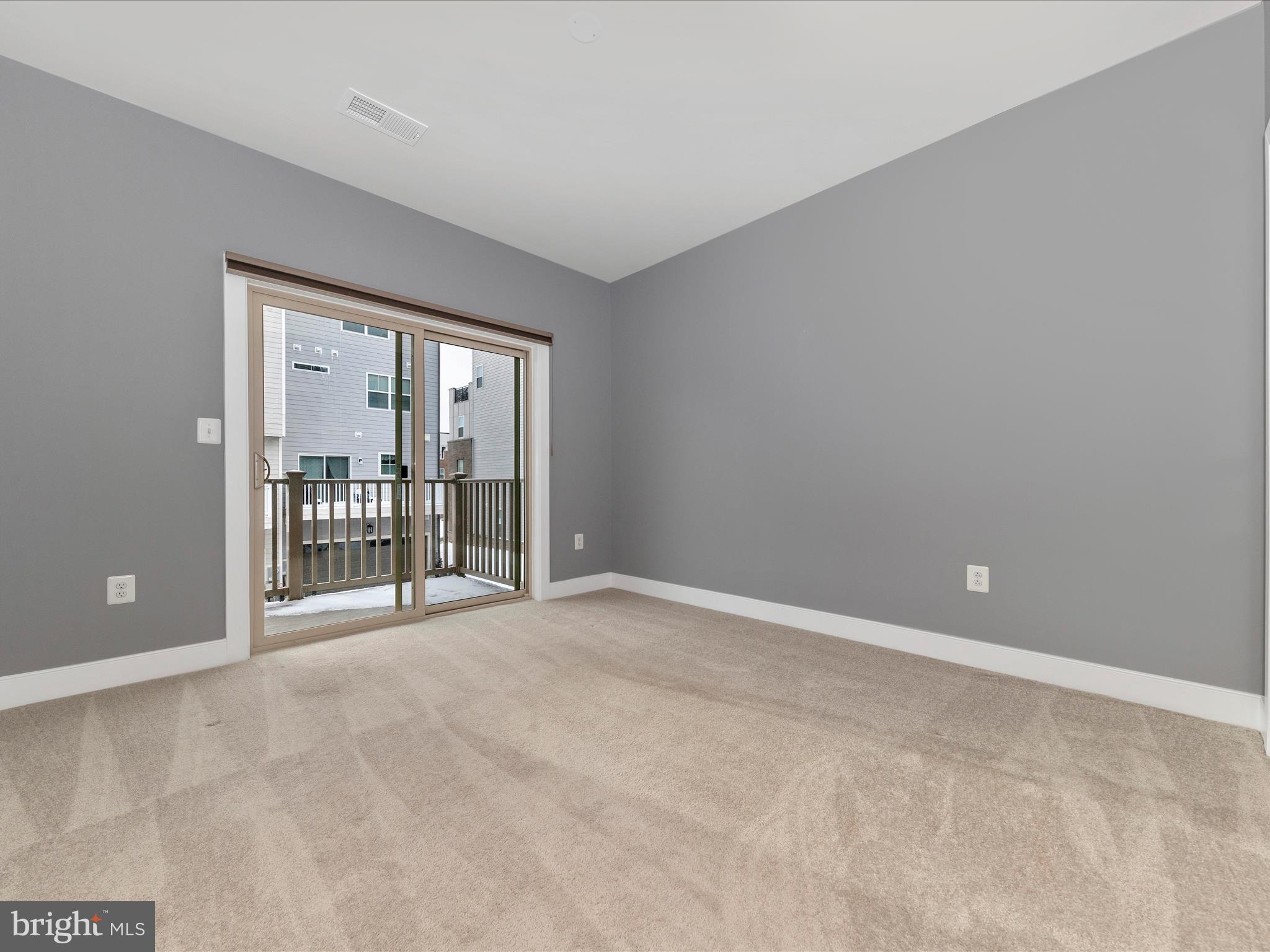 833 ROCKWELL AVENUE 833