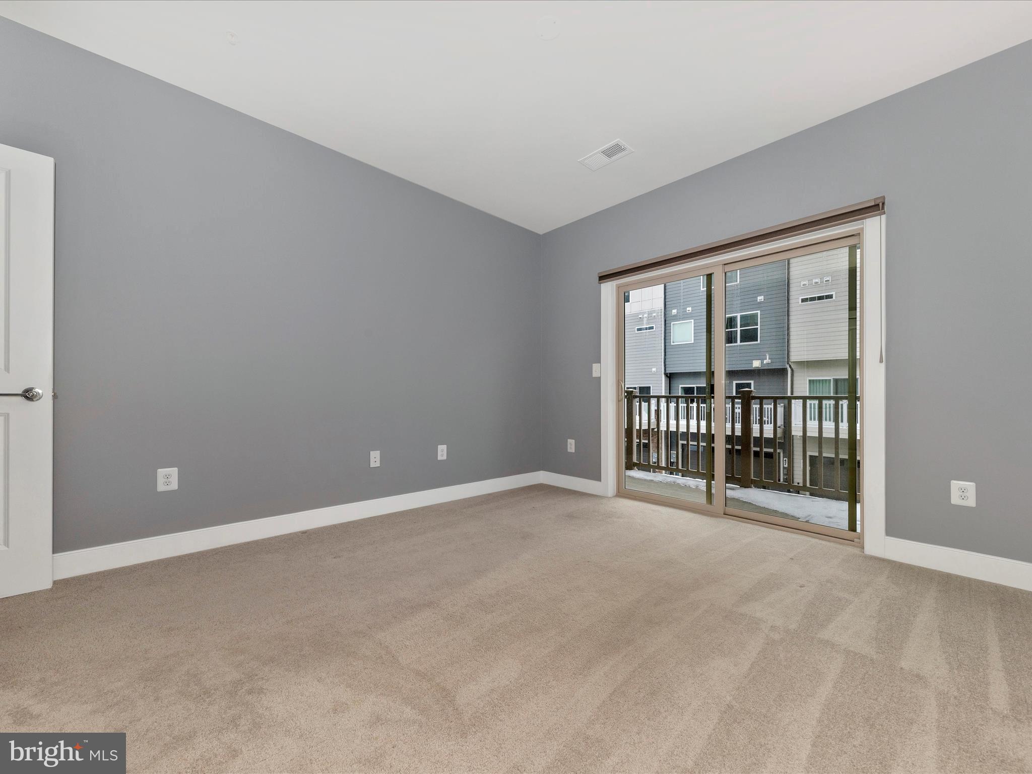 833 ROCKWELL AVENUE 833