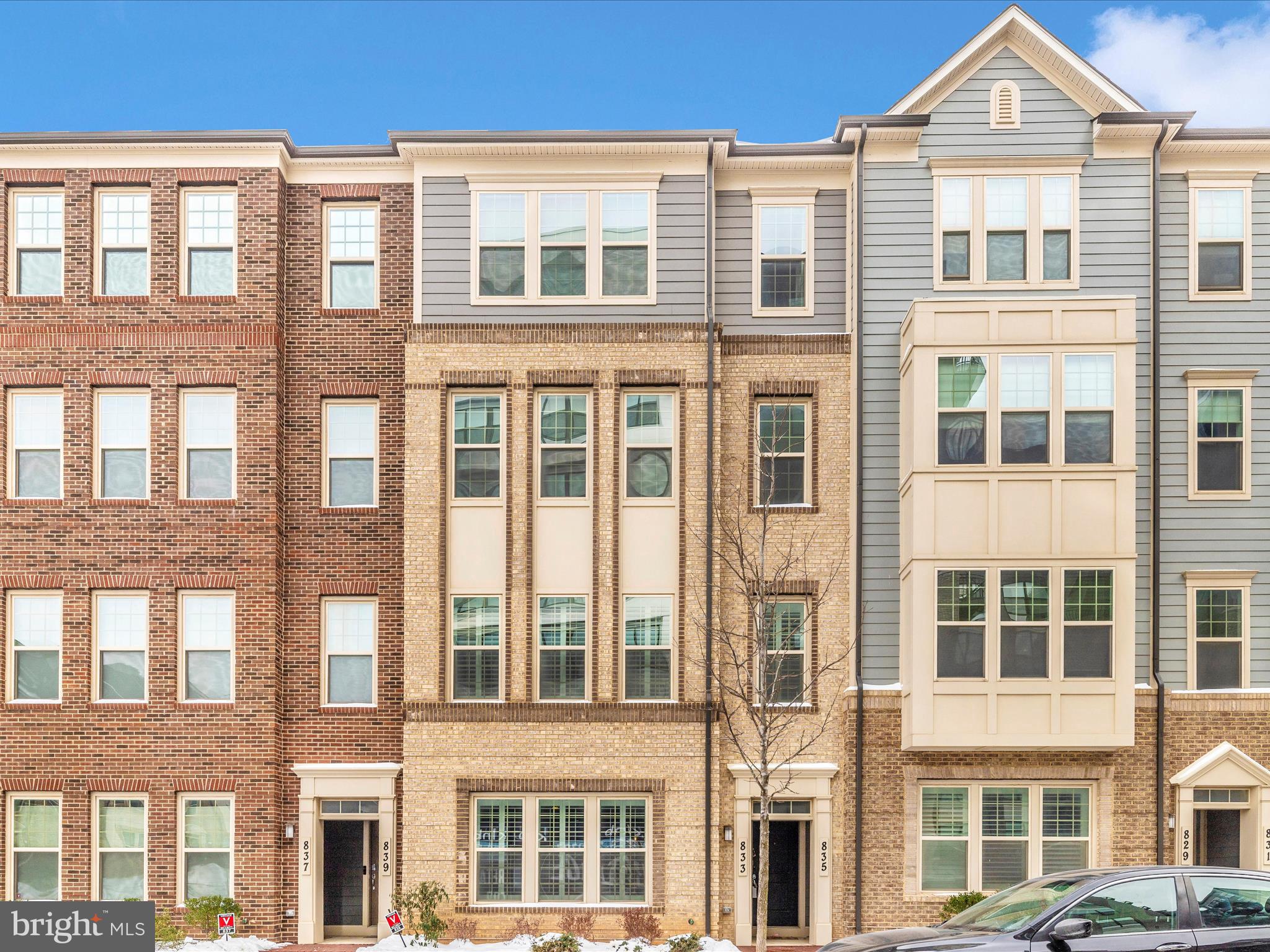 833 ROCKWELL AVENUE 833