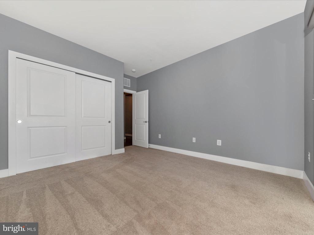 833 ROCKWELL AVENUE 833