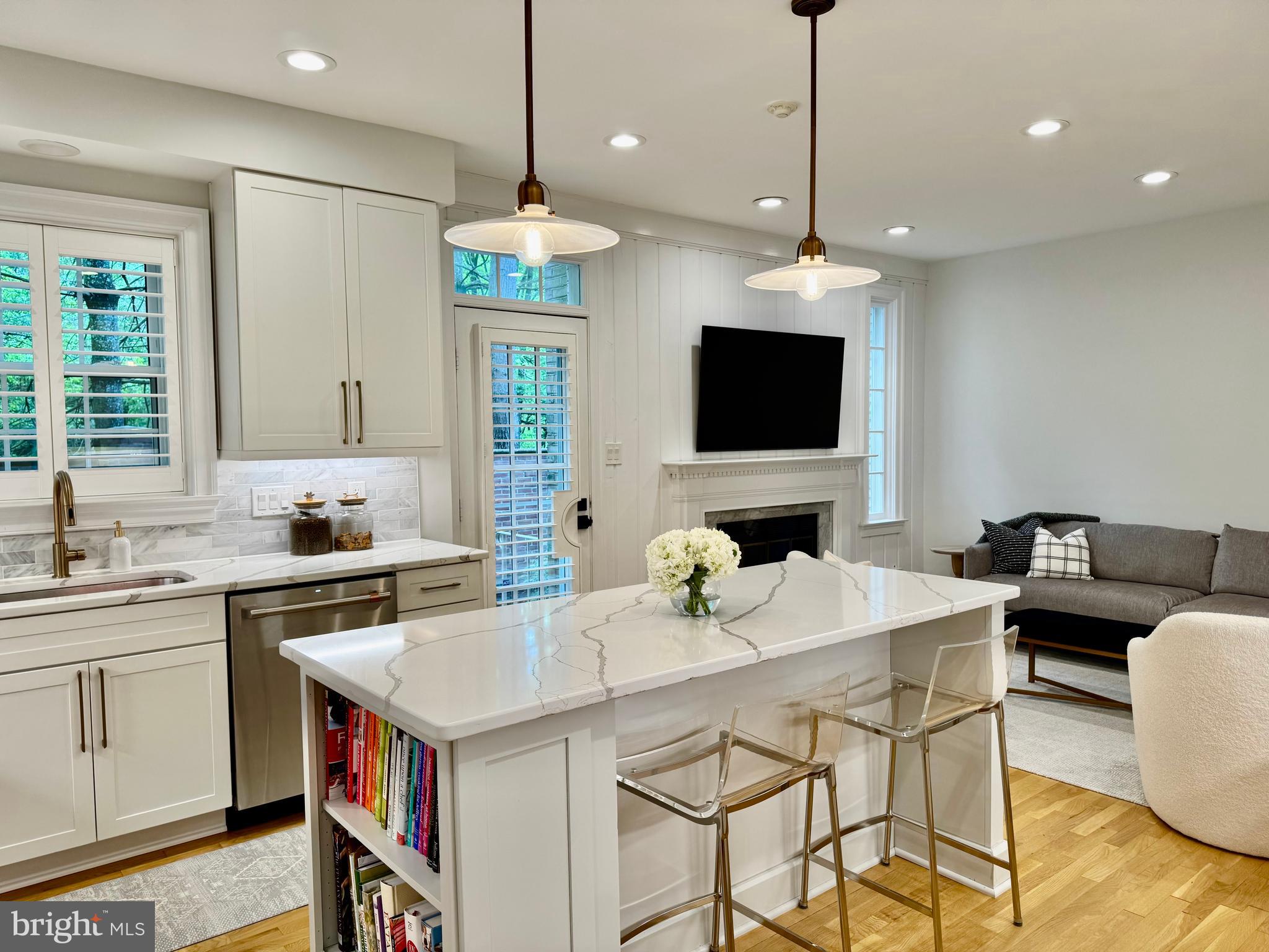 7904 QUARRY RIDGE WAY