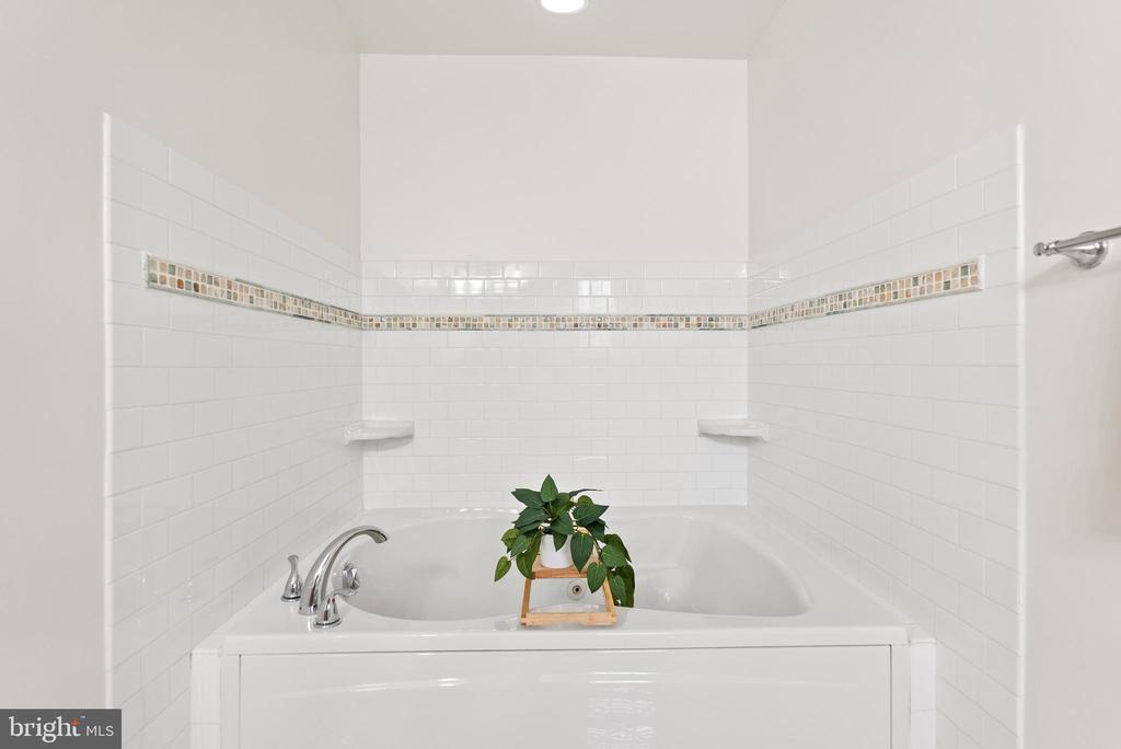 7819 ENGLISH WAY
