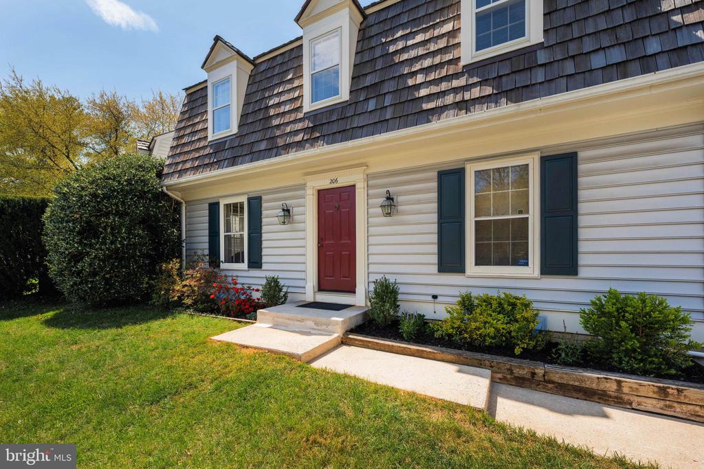 206 SAYBROOKE VIEW PLACE