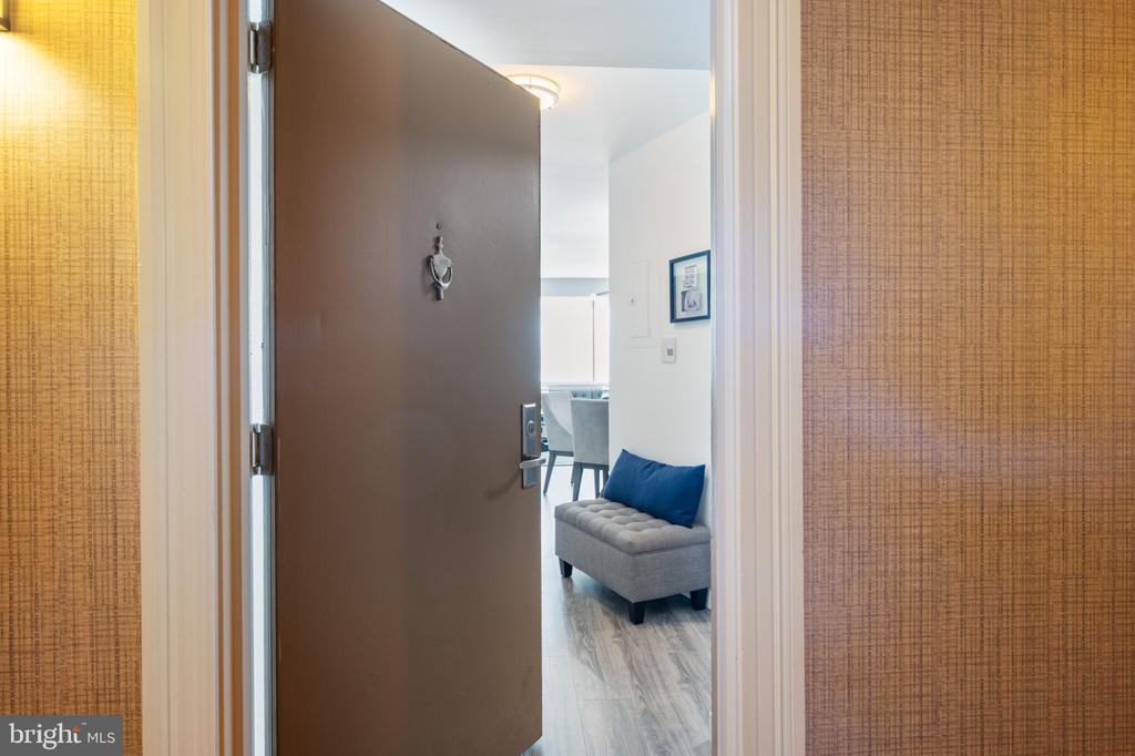 10101 GROSVENOR PLACE Unit: 301