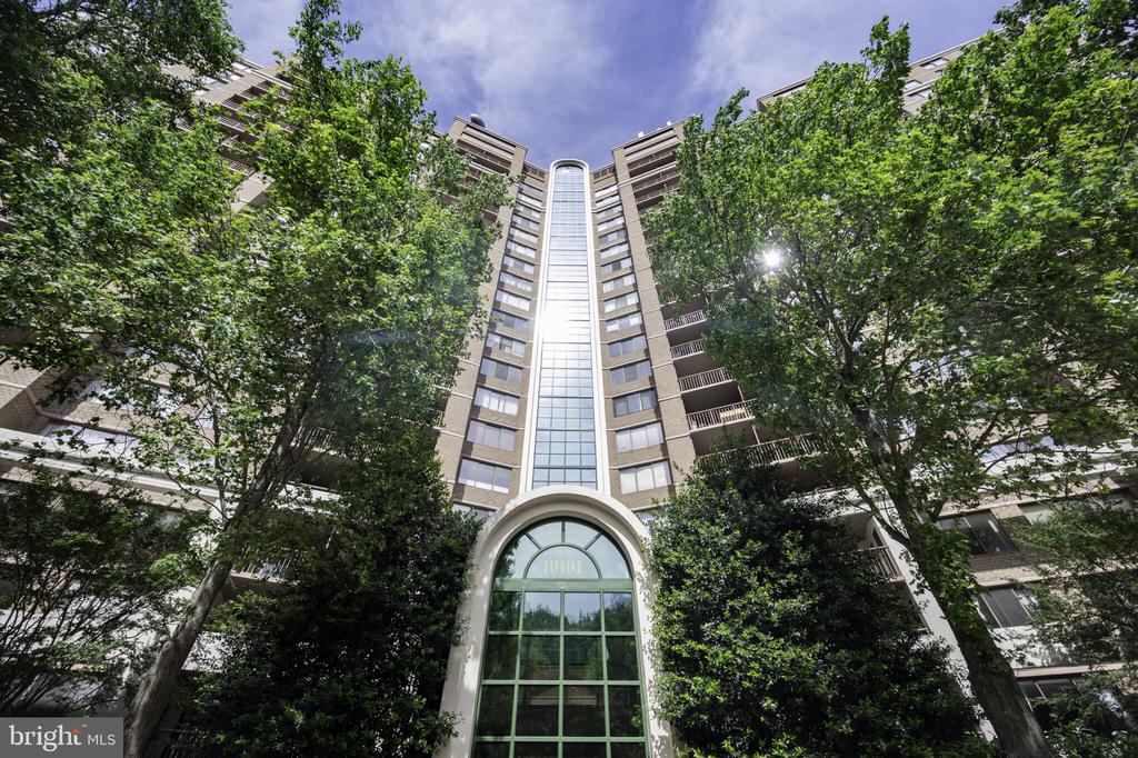 10101 GROSVENOR PLACE Unit: 301