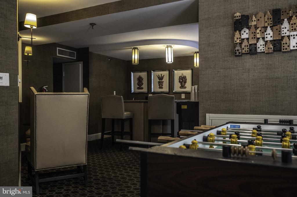 10101 GROSVENOR PLACE Unit: 301