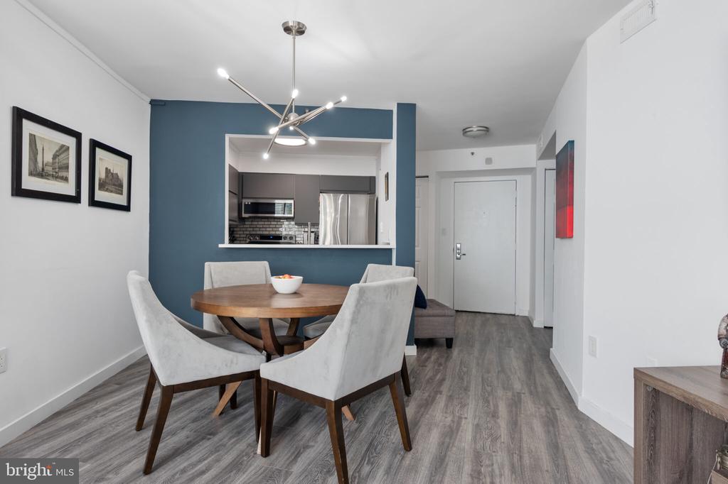 10101 GROSVENOR PLACE Unit: 301