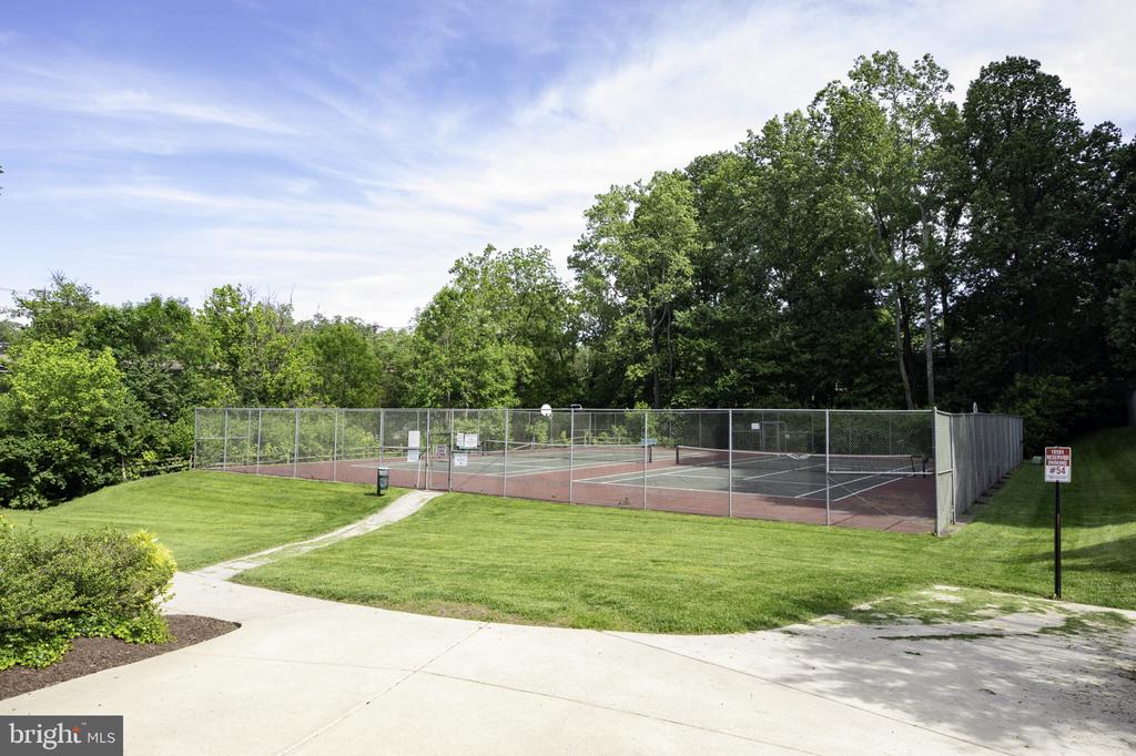 10101 GROSVENOR PLACE Unit: 301