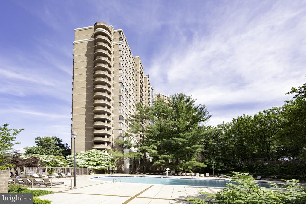 10101 GROSVENOR PLACE Unit: 301