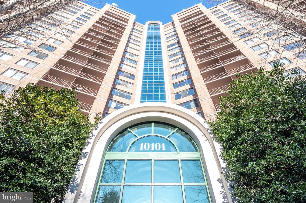 10101 GROSVENOR PLACE Unit: 301