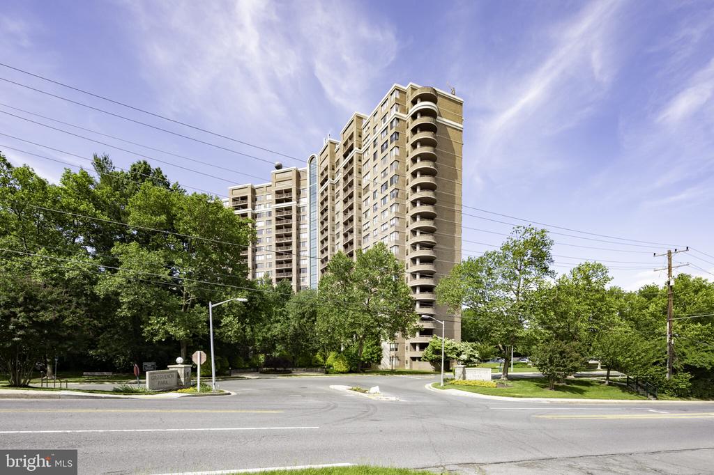 10101 GROSVENOR PLACE Unit: 301