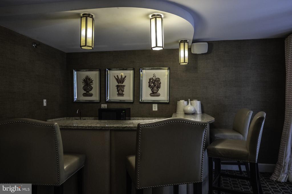 10101 GROSVENOR PLACE Unit: 301
