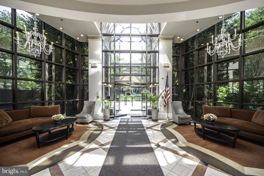 10101 GROSVENOR PLACE Unit: 301