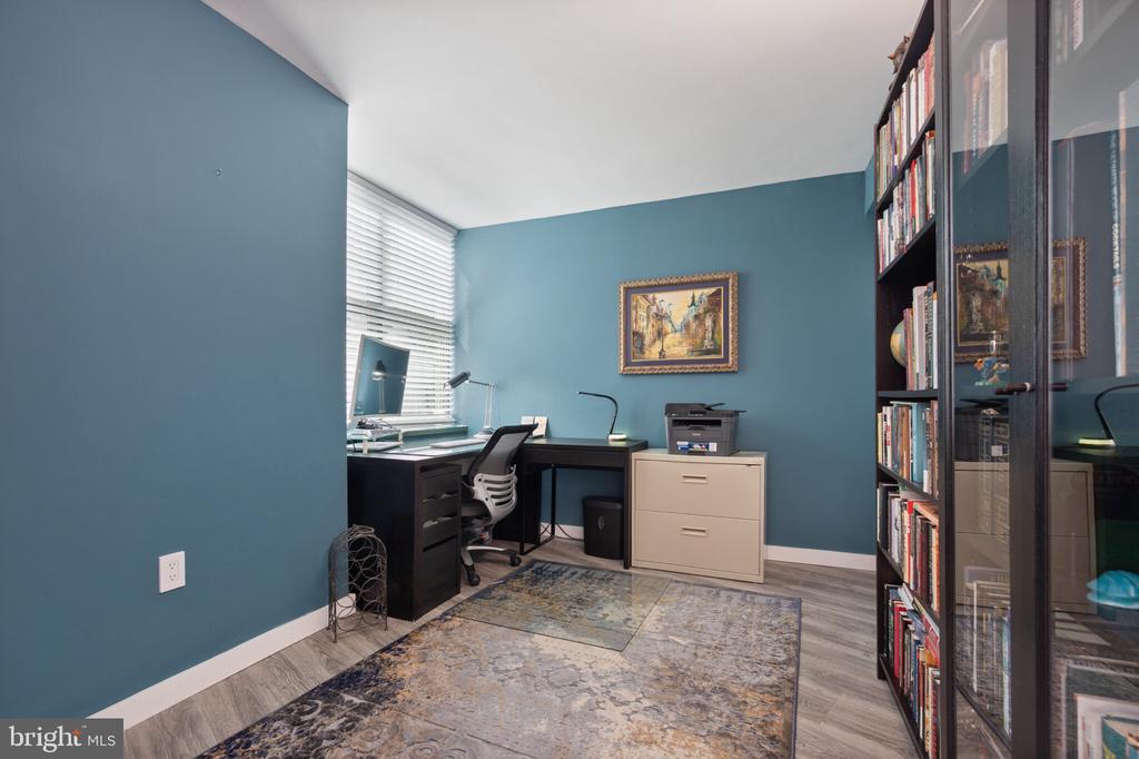 10101 GROSVENOR PLACE Unit: 301