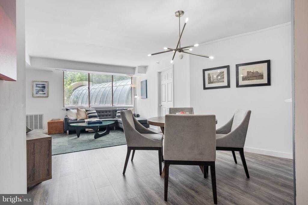 10101 GROSVENOR PLACE Unit: 301