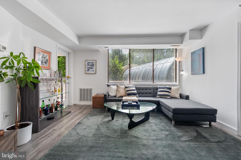 10101 GROSVENOR PLACE Unit: 301