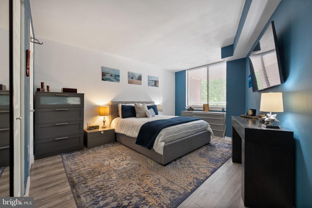 10101 GROSVENOR PLACE Unit: 301