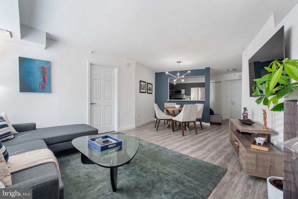 10101 GROSVENOR PLACE Unit: 301
