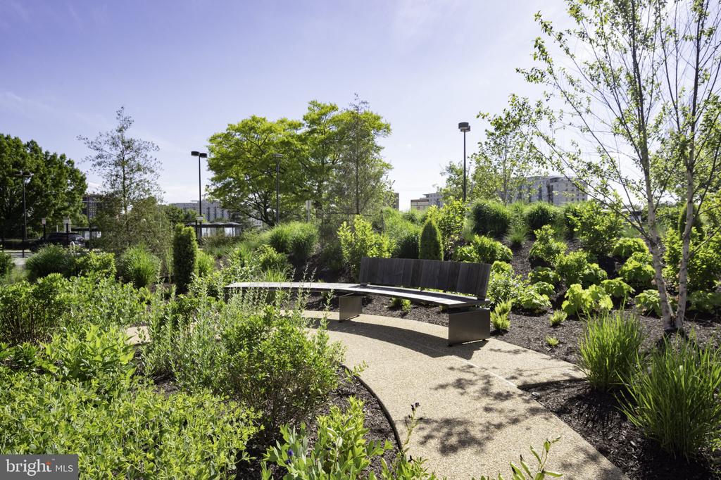 10101 GROSVENOR PLACE Unit: 301