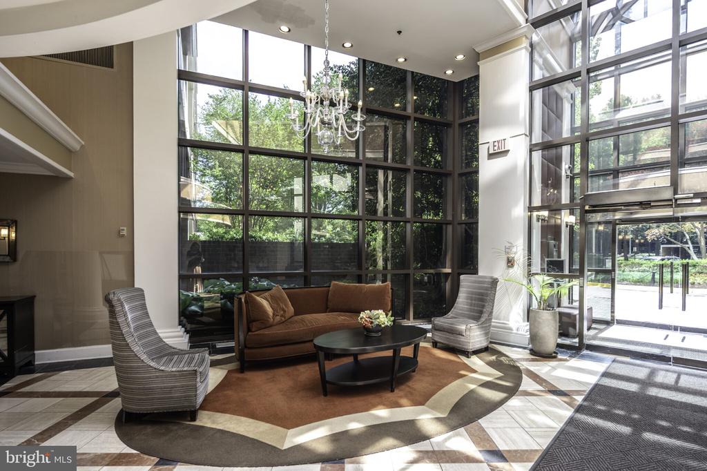 10101 GROSVENOR PLACE Unit: 301