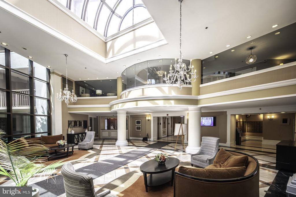 10101 GROSVENOR PLACE Unit: 301