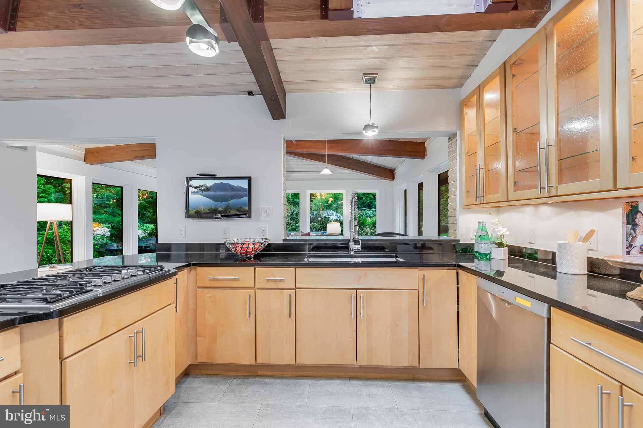 2720 N FILLMORE STREET