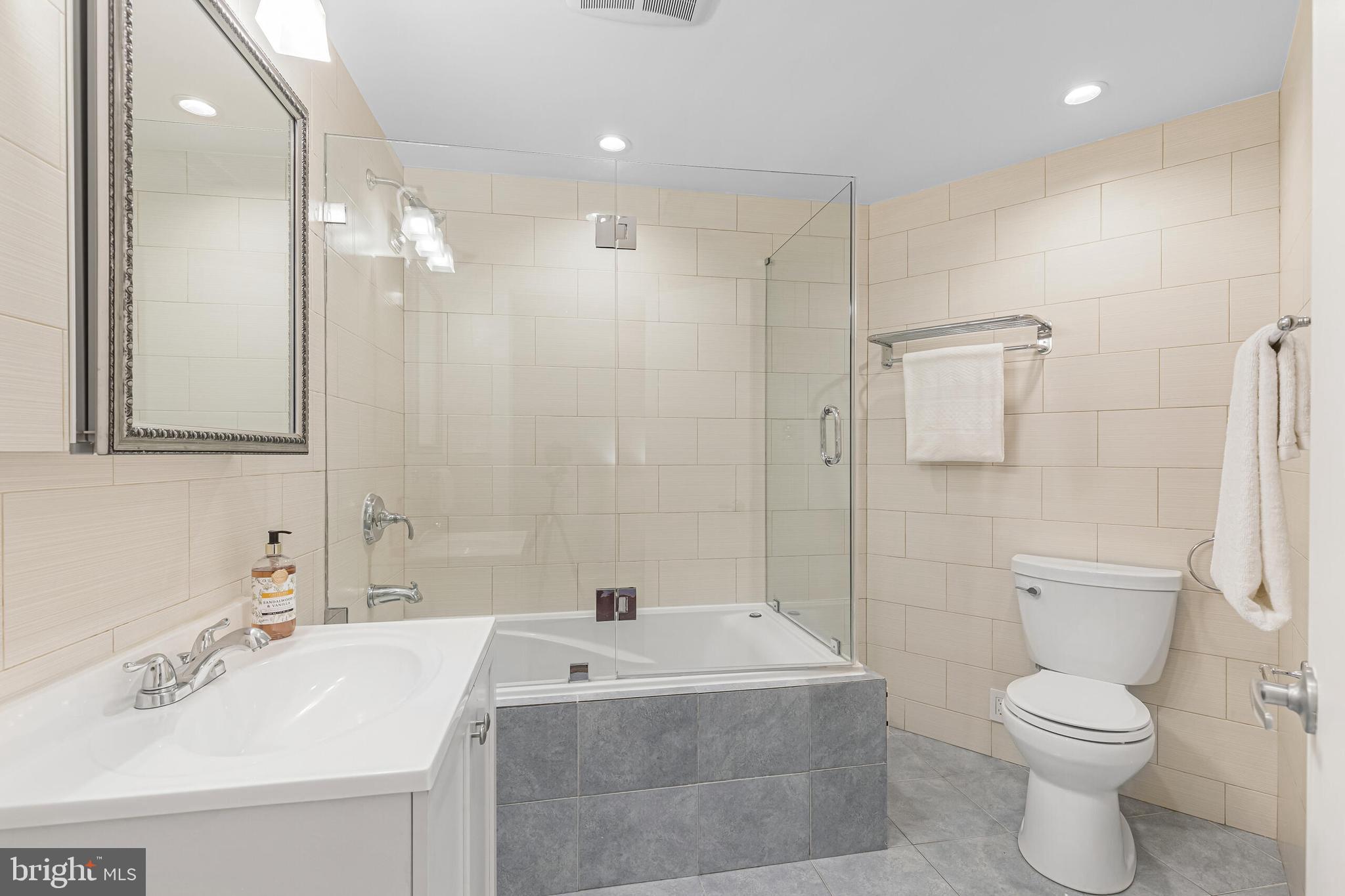 2720 N FILLMORE STREET